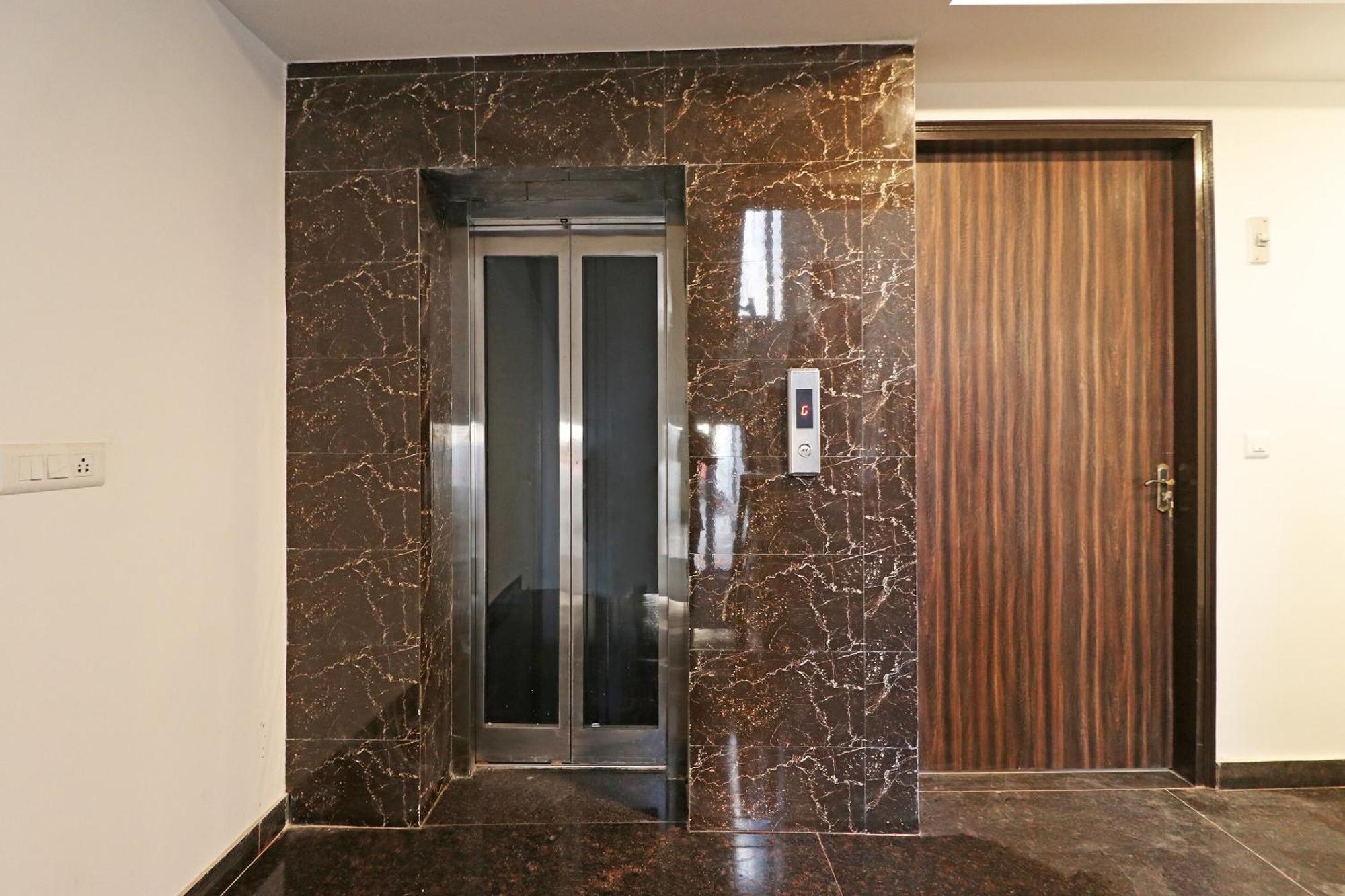 Hotel O Aamara New Delhi Buitenkant foto