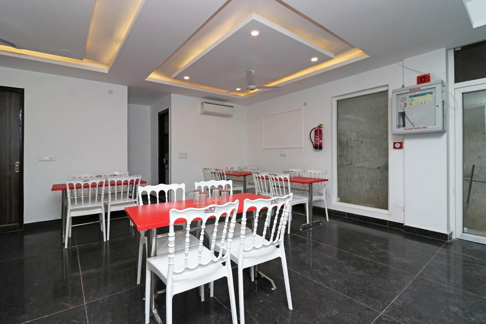 Hotel O Aamara New Delhi Buitenkant foto