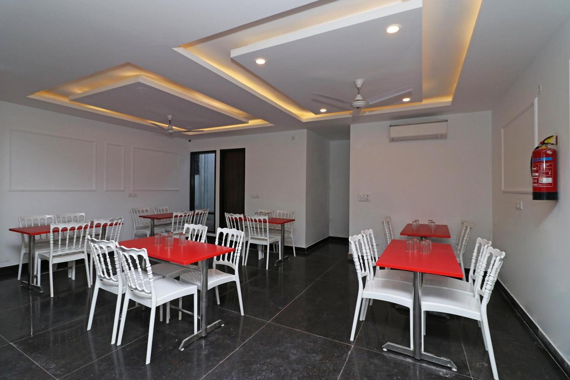 Hotel O Aamara New Delhi Buitenkant foto