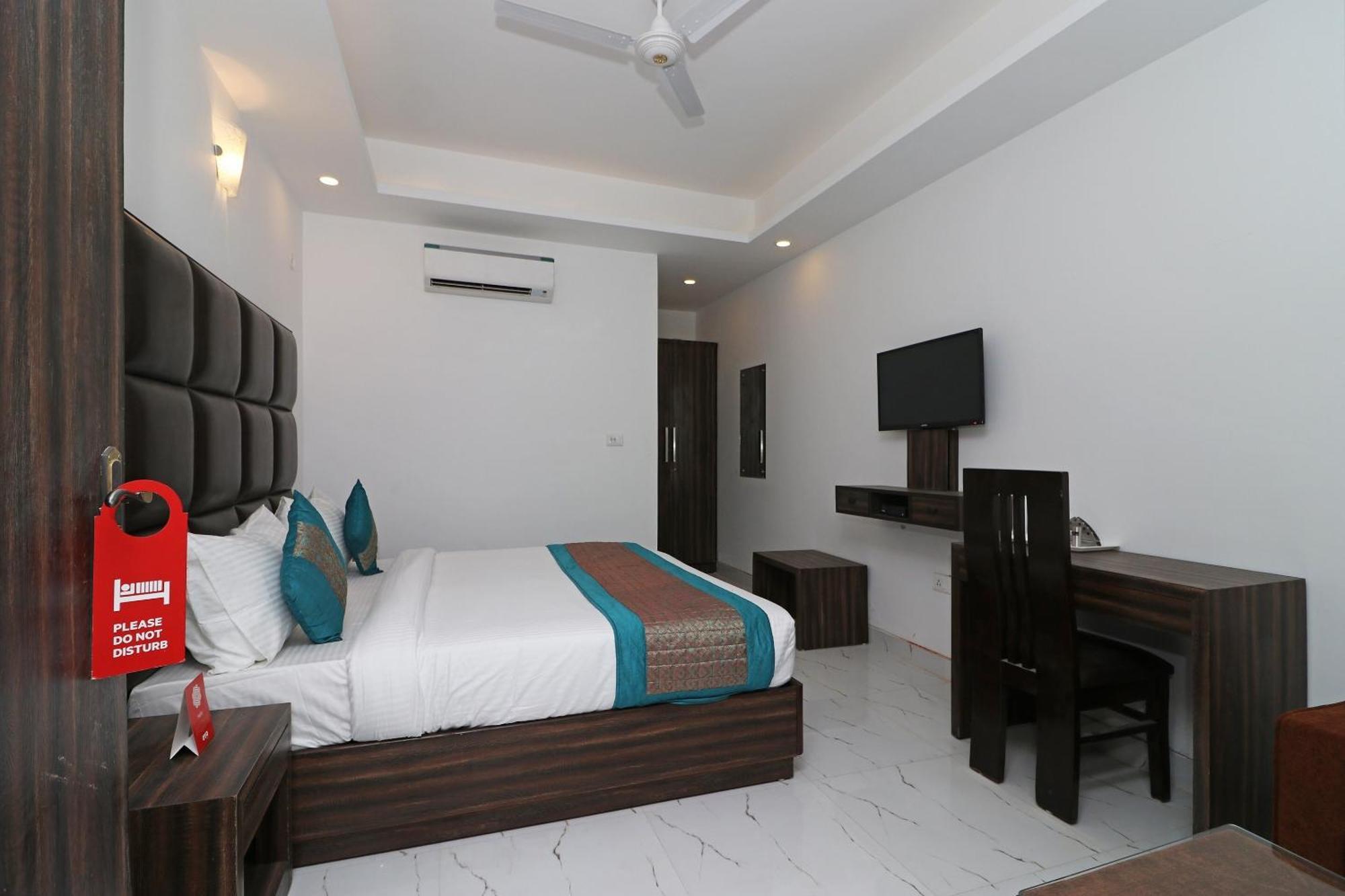 Hotel O Aamara New Delhi Buitenkant foto