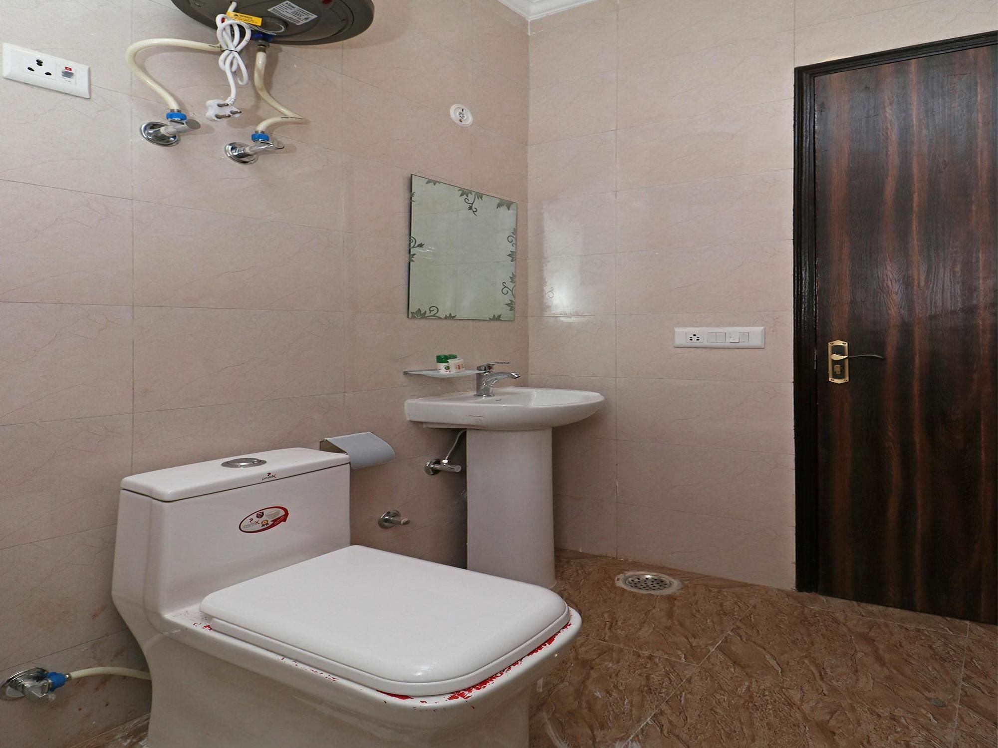 Hotel O Aamara New Delhi Buitenkant foto